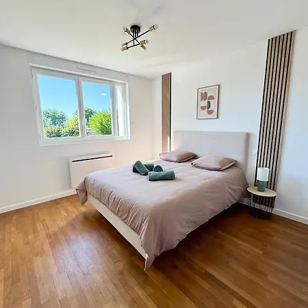 Apartment Lumineux Avec Jardin Montlucon